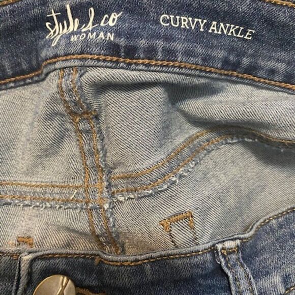Style & Co Curvy 5 pocket denim with embroidery ankle jeans, size 18W - Picture 3 of 3